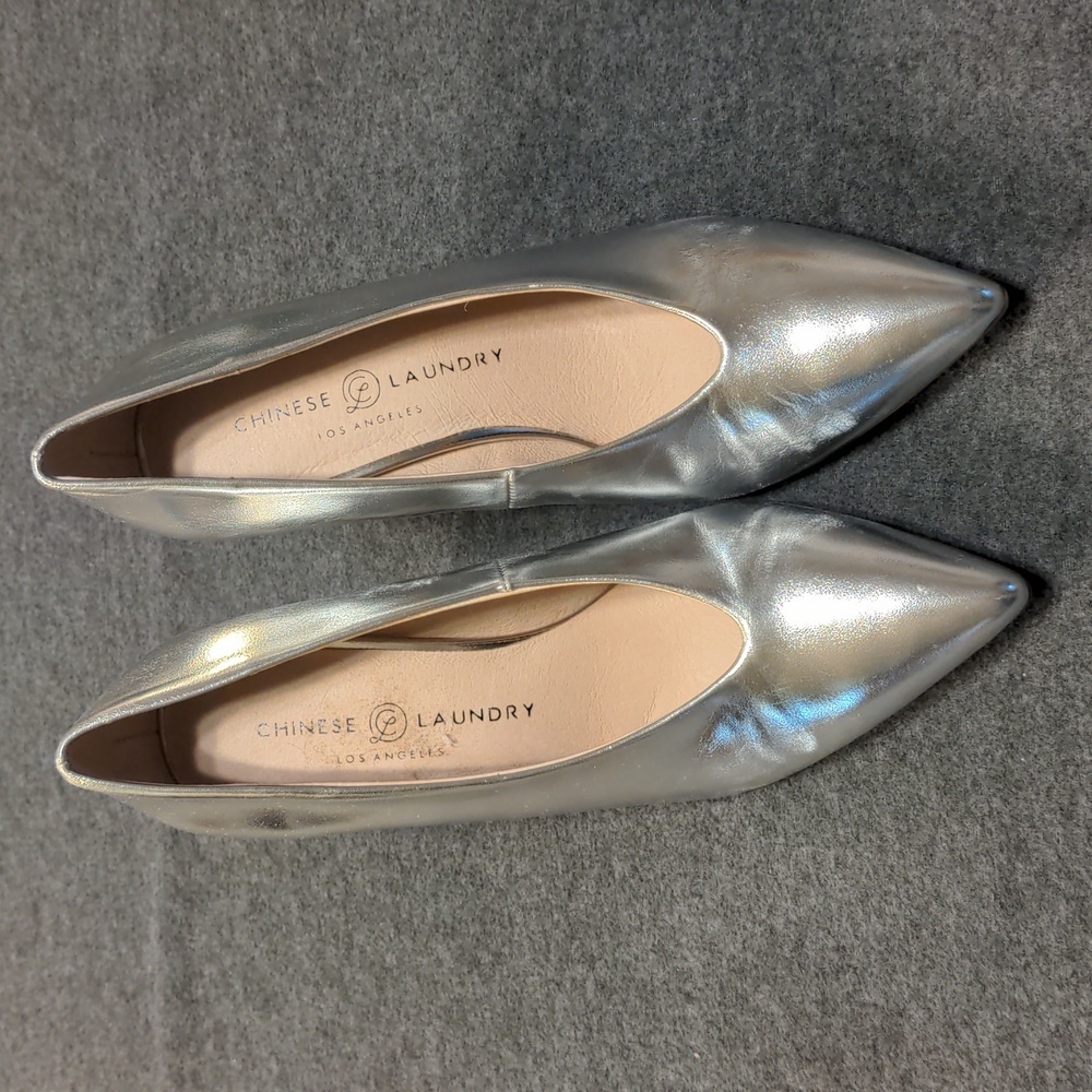 Chinese Laundry Rian Pumps, Women's size 7 M, Metallic Brush Silver